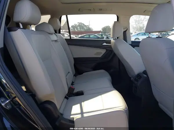 2019 VOLKSWAGEN TIGUAN auction photo 8