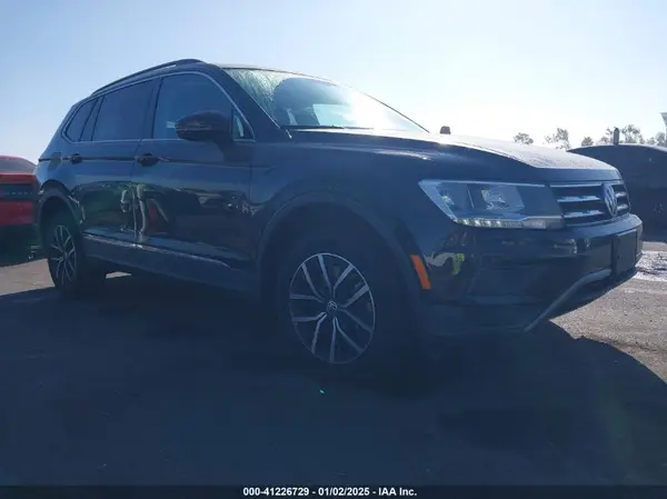 3VV3B7AX5LM021263 2020 VOLKSWAGEN TIGUAN - Image 1