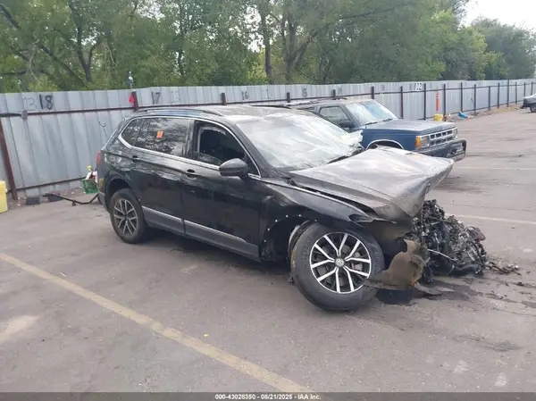 3VV3B7AX5MM048223 2021 VOLKSWAGEN TIGUAN - Image 1
