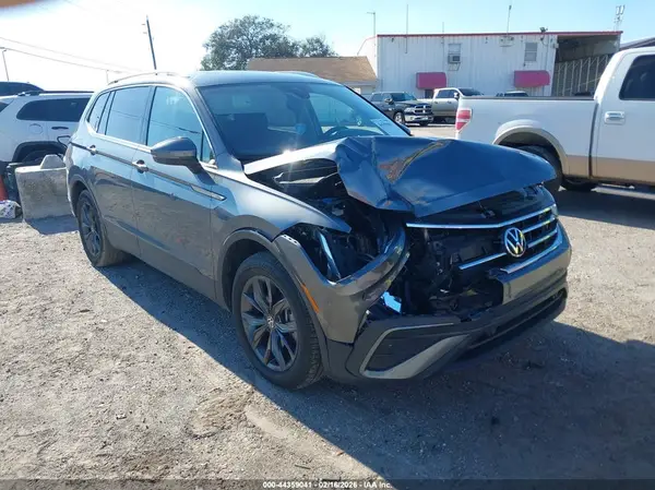 3VV3B7AX5PM126195 2023 VOLKSWAGEN TIGUAN - Image 1