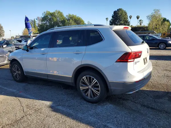 3VV3B7AX6JM002427 2018 VOLKSWAGEN TIGUAN - Image 2