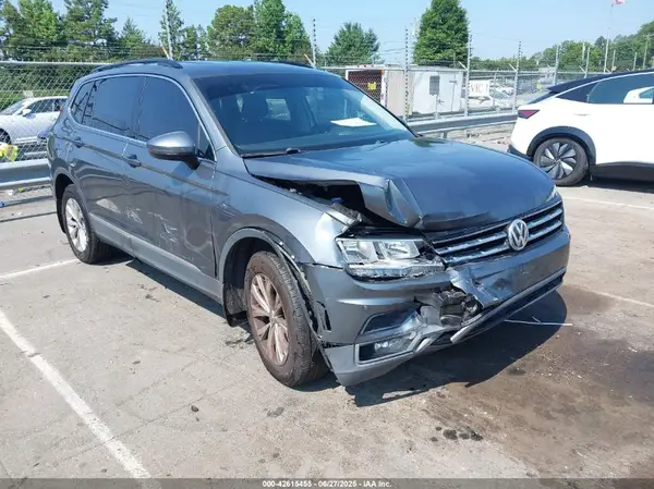3VV3B7AX6JM015954 2018 VOLKSWAGEN TIGUAN - Image 1
