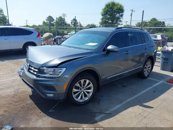 3VV3B7AX6JM015954 2018 VOLKSWAGEN TIGUAN - Image 2