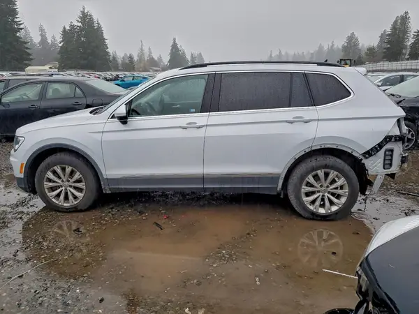 3VV3B7AX6JM024623 2018 VOLKSWAGEN TIGUAN - Image 2