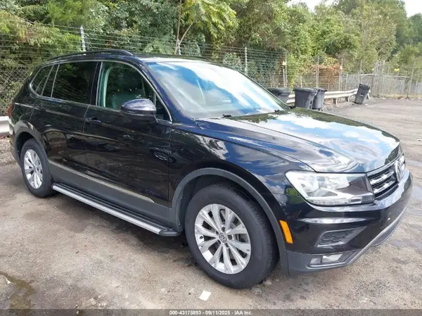 3VV3B7AX6JM029465 2018 VOLKSWAGEN TIGUAN - Image 1