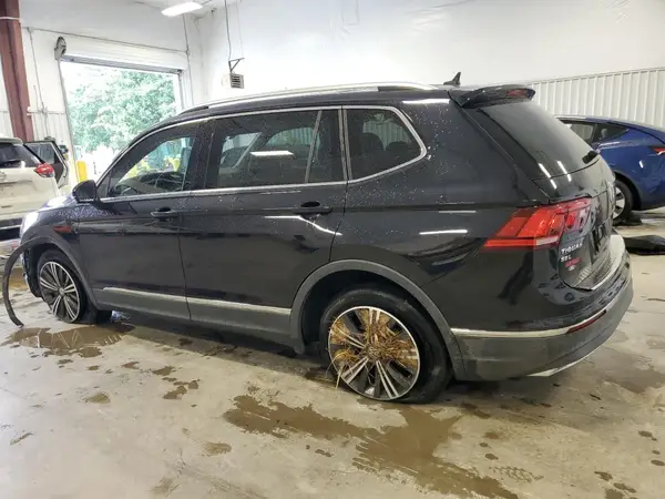 3VV3B7AX6JM031541 2018 VOLKSWAGEN TIGUAN - Image 2