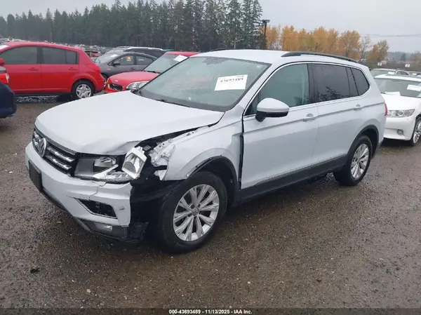 3VV3B7AX6JM033807 2018 VOLKSWAGEN TIGUAN - Image 2