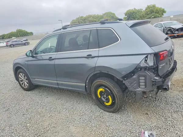 3VV3B7AX6JM048677 2018 VOLKSWAGEN TIGUAN - Image 2