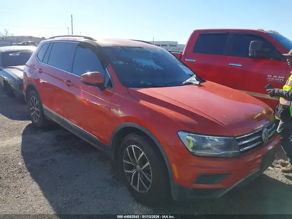 3VV3B7AX6JM061882 2018 VOLKSWAGEN TIGUAN - Image 1