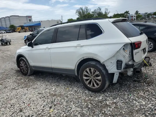 3VV3B7AX6JM073014 2018 VOLKSWAGEN TIGUAN - Image 2