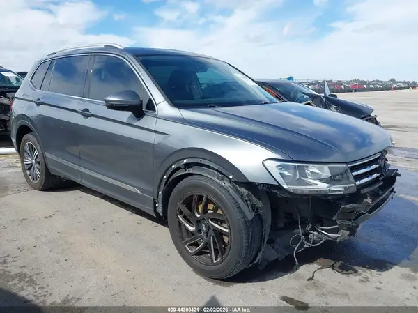 3VV3B7AX6JM119859 2018 VOLKSWAGEN TIGUAN - Image 1