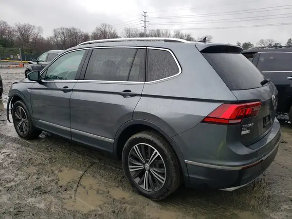 3VV3B7AX6JM121028 2018 VOLKSWAGEN TIGUAN - Image 2