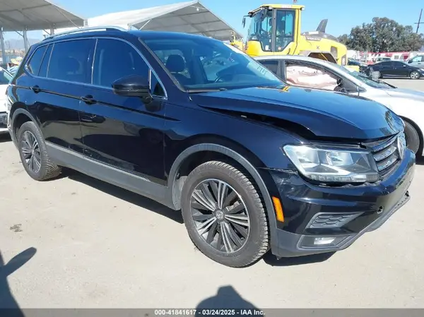 3VV3B7AX6JM133406 2018 VOLKSWAGEN TIGUAN - Image 1