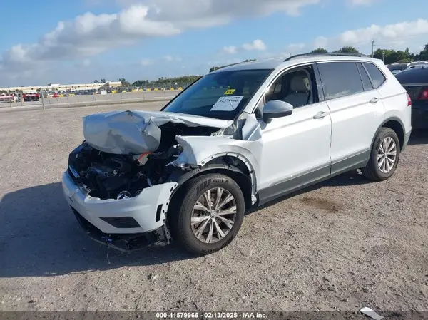 3VV3B7AX6JM151954 2018 VOLKSWAGEN TIGUAN - Image 2