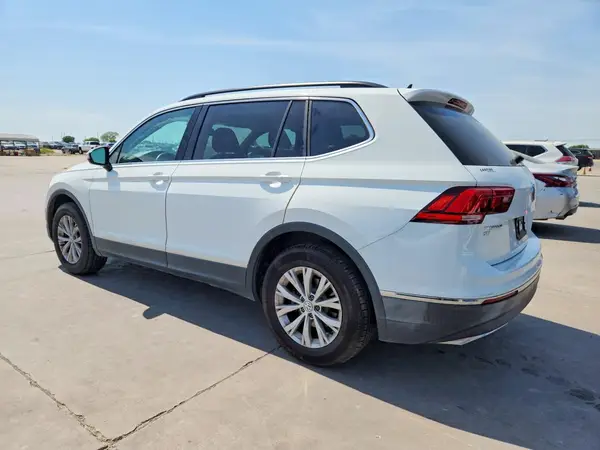 3VV3B7AX6JM161142 2018 VOLKSWAGEN TIGUAN - Image 2