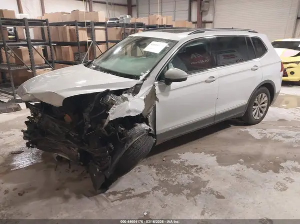3VV3B7AX6JM181519 2018 VOLKSWAGEN TIGUAN - Image 2