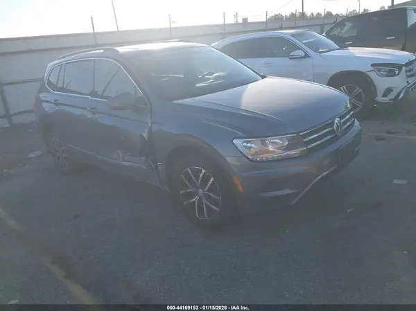 3VV3B7AX6JM195856 2018 VOLKSWAGEN TIGUAN - Image 1