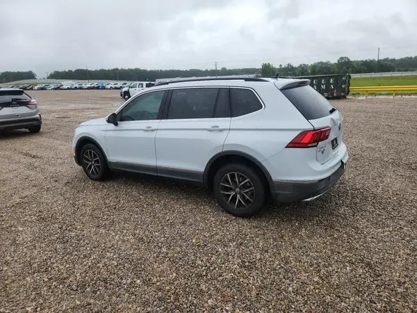 3VV3B7AX6JM200084 2018 VOLKSWAGEN TIGUAN - Image 2