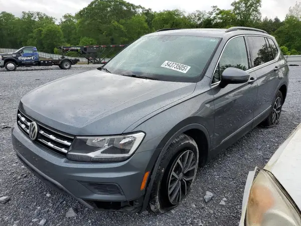 3VV3B7AX6JM202210 2018 VOLKSWAGEN TIGUAN - Image 1