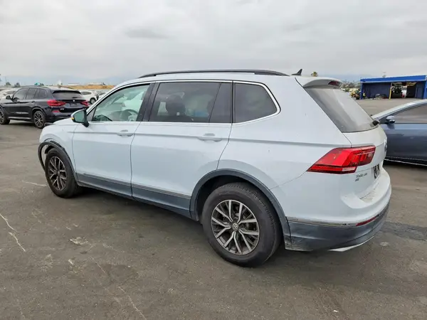 3VV3B7AX6JM208721 2018 VOLKSWAGEN TIGUAN - Image 2