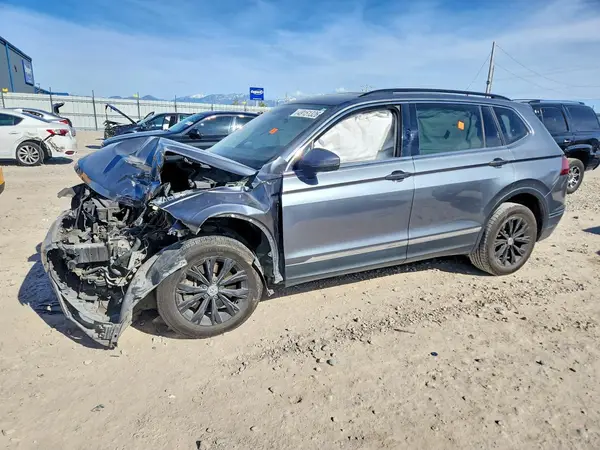 3VV3B7AX6JM210064 2018 VOLKSWAGEN TIGUAN - Image 1