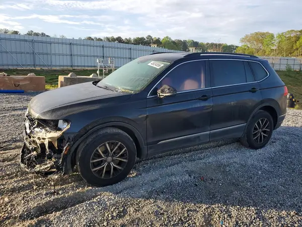 3VV3B7AX6JM213627 2018 VOLKSWAGEN TIGUAN - Image 1