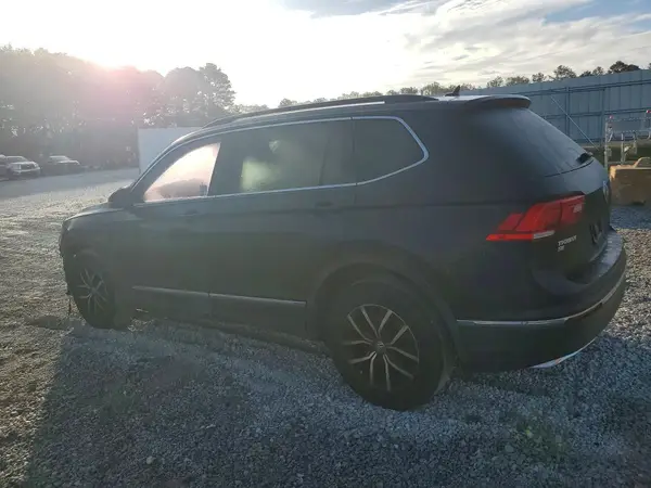 3VV3B7AX6JM213627 2018 VOLKSWAGEN TIGUAN - Image 2
