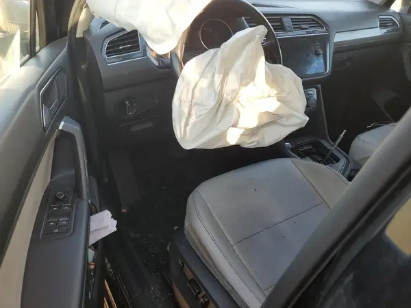 3VV3B7AX6JM215992 2018 VOLKSWAGEN TIGUAN - Image 8