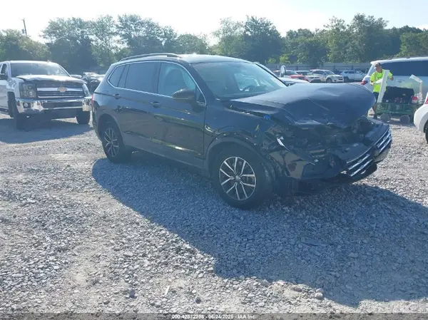 3VV3B7AX6KM104361 2019 VOLKSWAGEN TIGUAN - Image 1