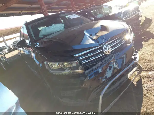 3VV3B7AX6KM162504 2019 VOLKSWAGEN TIGUAN - Image 1