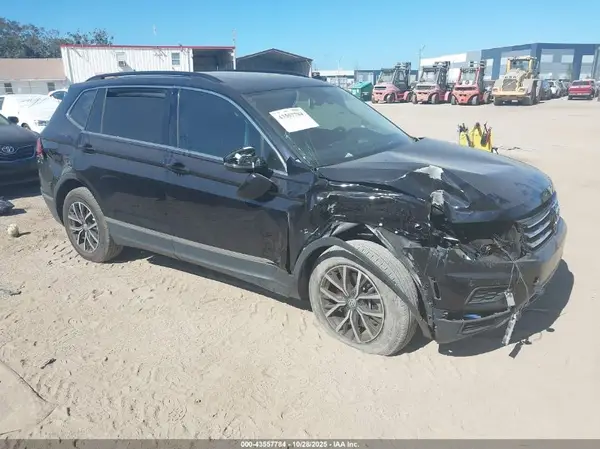 3VV3B7AX6LM067166 2020 VOLKSWAGEN TIGUAN - Image 1