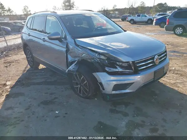 3VV3B7AX6LM142075 2020 VOLKSWAGEN TIGUAN - Image 1