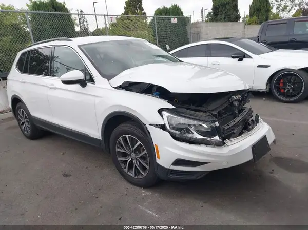 3VV3B7AX6LM182754 2020 VOLKSWAGEN TIGUAN - Image 1