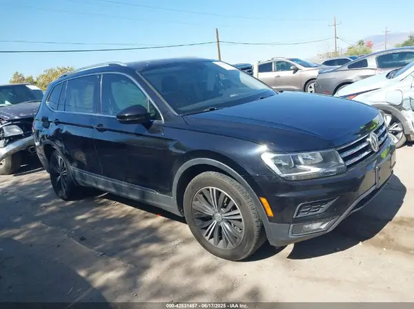 3VV3B7AX7JM031788 2018 VOLKSWAGEN TIGUAN - Image 1