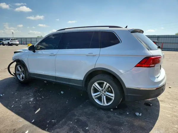 3VV3B7AX7JM041088 2018 VOLKSWAGEN TIGUAN - Image 2