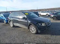 3VV3B7AX7JM057873 2018 VOLKSWAGEN TIGUAN