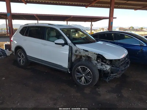 3VV3B7AX7JM060661 2018 VOLKSWAGEN TIGUAN - Image 1