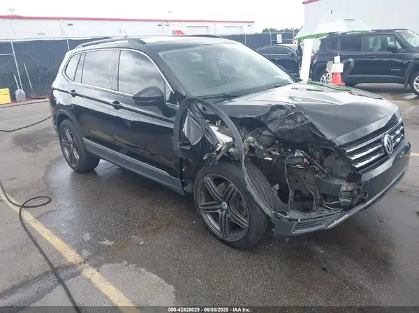 3VV3B7AX7JM076018 2018 VOLKSWAGEN TIGUAN - Image 1