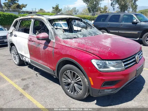 3VV3B7AX7JM084734 2018 VOLKSWAGEN TIGUAN - Image 1