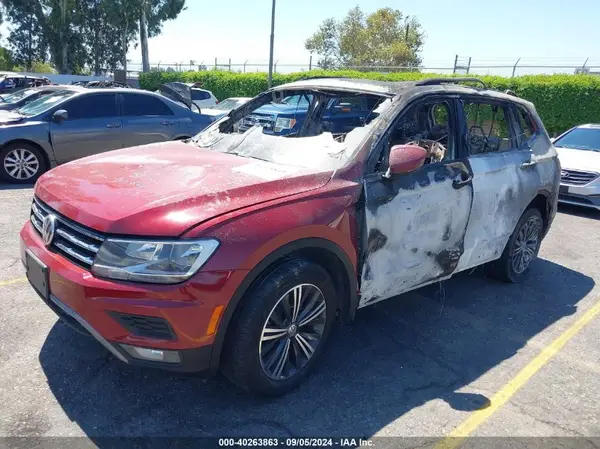 3VV3B7AX7JM084734 2018 VOLKSWAGEN TIGUAN - Image 2