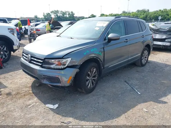 3VV3B7AX7JM092168 2018 VOLKSWAGEN TIGUAN - Image 2