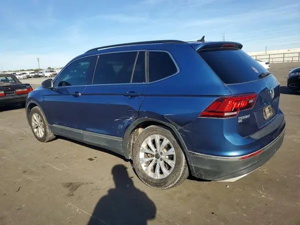3VV3B7AX7JM151025 2018 VOLKSWAGEN TIGUAN - Image 2