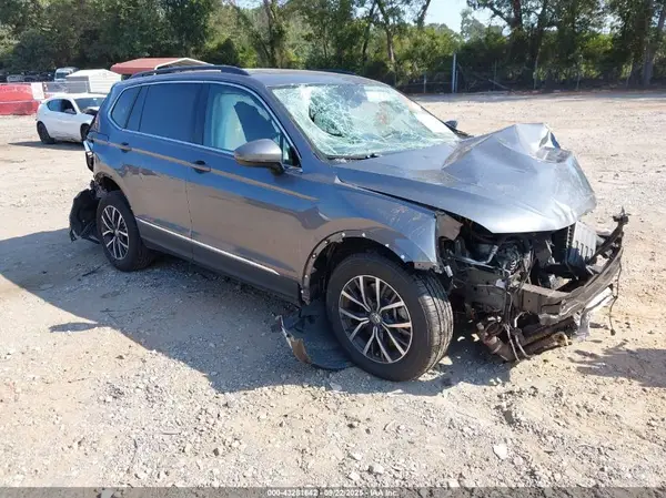 3VV3B7AX7JM218495 2018 VOLKSWAGEN TIGUAN - Image 1