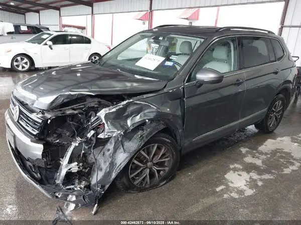 3VV3B7AX7JM222398 2018 VOLKSWAGEN TIGUAN - Image 2