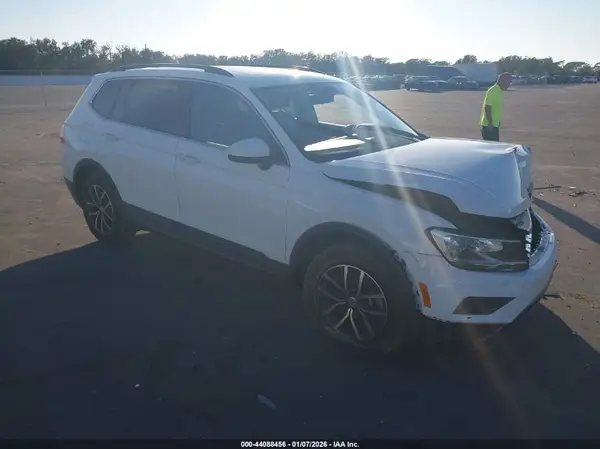 3VV3B7AX7KM153942 2019 VOLKSWAGEN TIGUAN - Image 1
