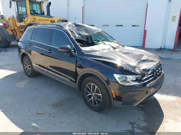 3VV3B7AX7LM035567 2020 VOLKSWAGEN TIGUAN - Image 1