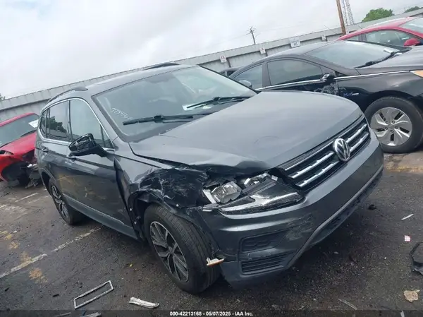 3VV3B7AX7LM045239 2020 VOLKSWAGEN TIGUAN - Image 1