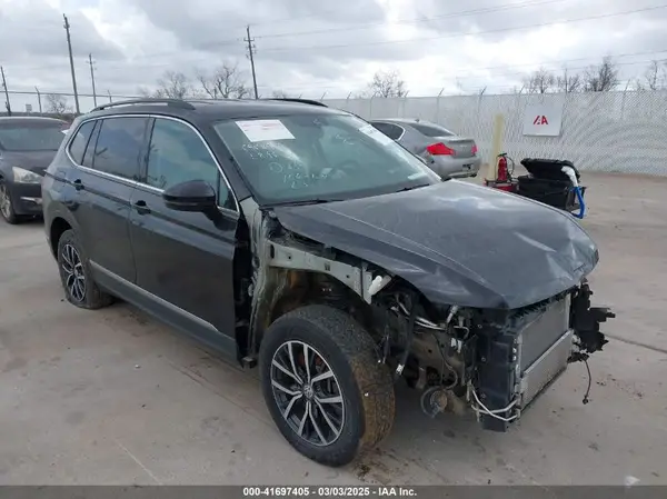 3VV3B7AX7LM067046 2020 VOLKSWAGEN TIGUAN - Image 1