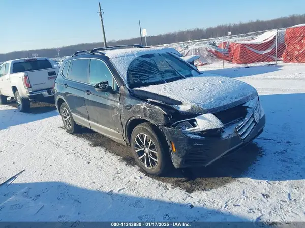3VV3B7AX7LM091718 2020 VOLKSWAGEN TIGUAN - Image 1