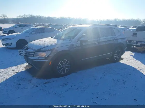 3VV3B7AX7LM091718 2020 VOLKSWAGEN TIGUAN - Image 2
